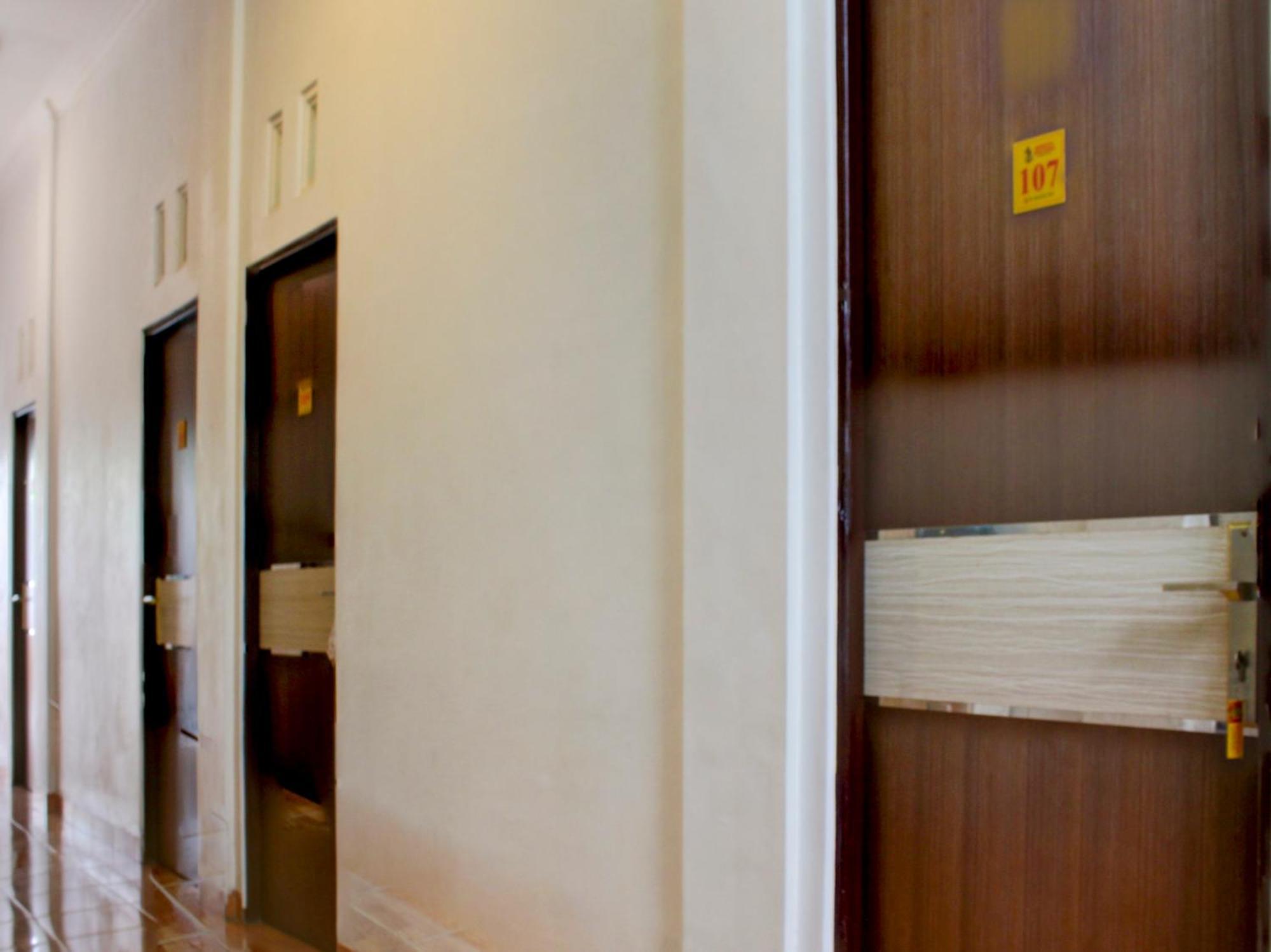 Oyo 3855 Homestay Semata Wayang Syariah Banjarbaru Екстериор снимка