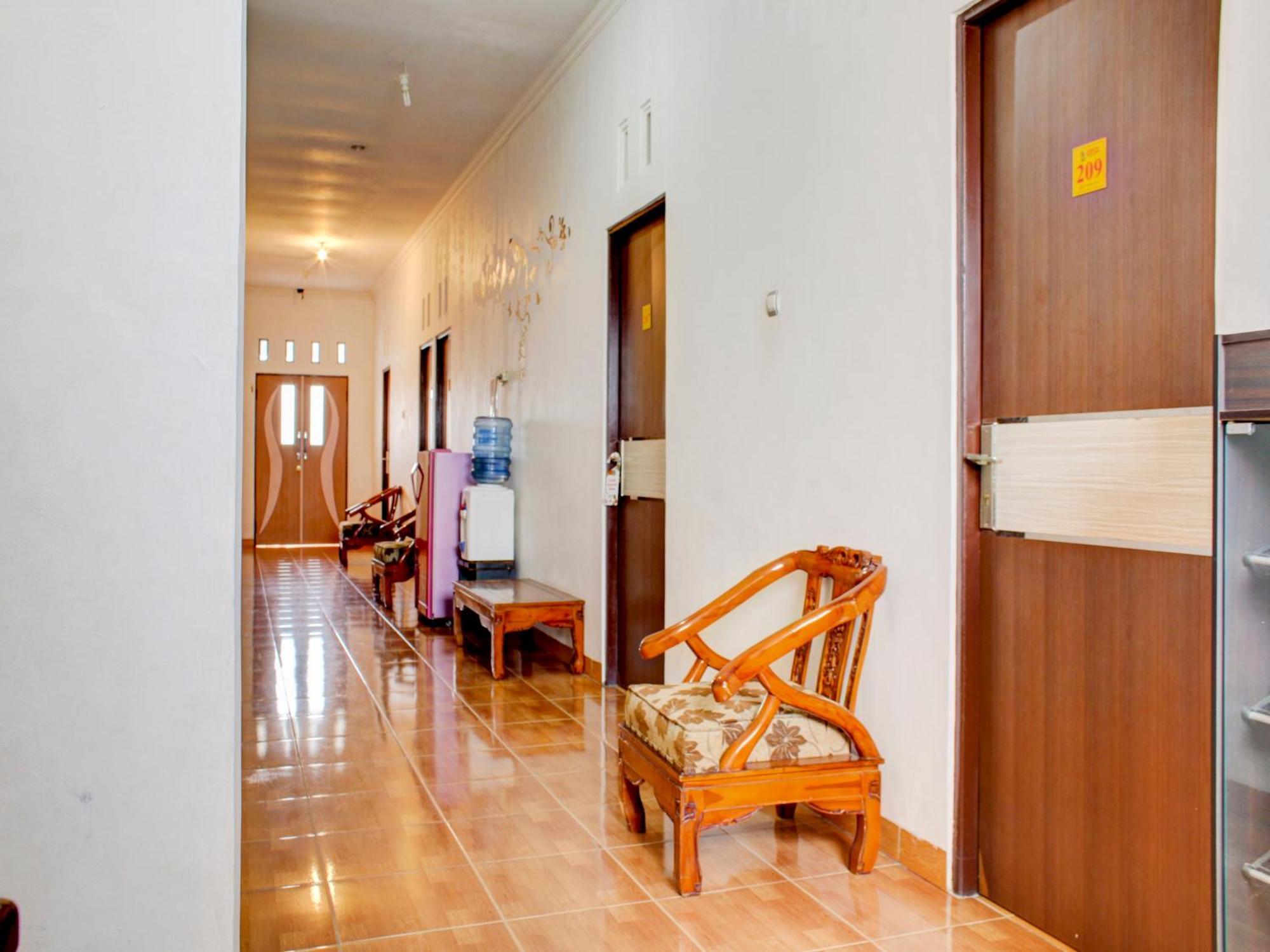 Oyo 3855 Homestay Semata Wayang Syariah Banjarbaru Екстериор снимка